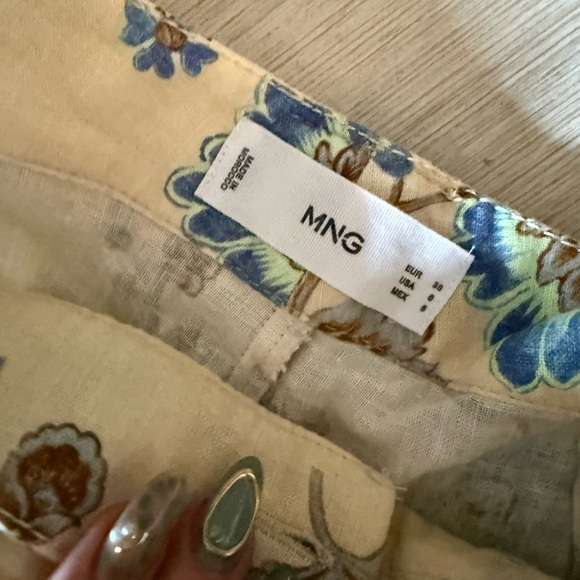 Mango Floral Shorts - Picture 2 of 3